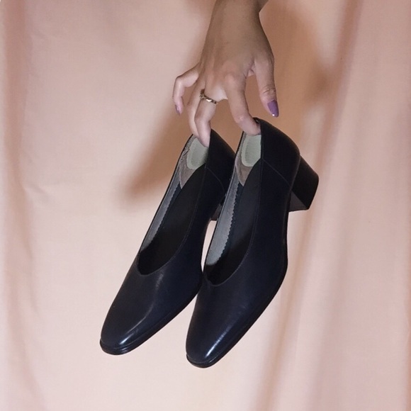 SQUARE TOE NAVY BLOCK HEEL SHOE - Picture 4 of 4